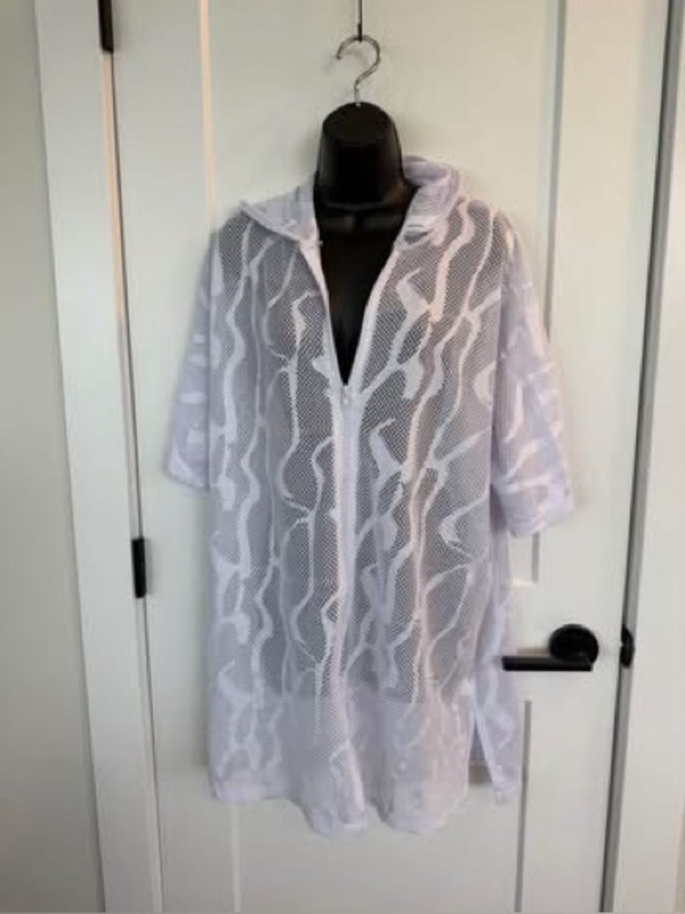 KRISTA BRAND CRISP WHITE MESH OPEN KNIT HOODED ZIP UP WITH ZIPPER FRONT! SIZE 1X